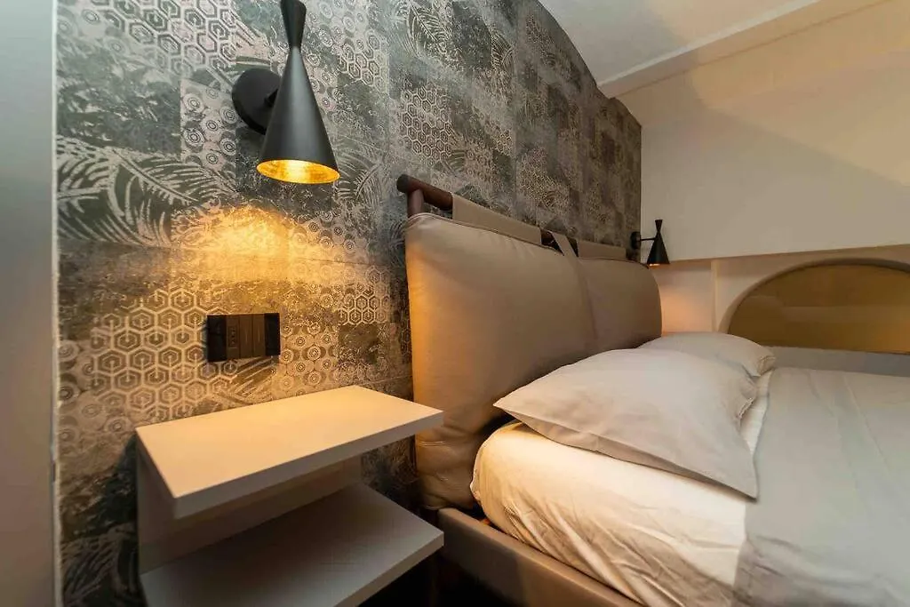 Prestigioso Loft In San Babila A 5 Min. Dal Duomo Apartment Milan 0*,  Italy
